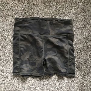 Senita Athletics Baseline Shorts Green Camo XL